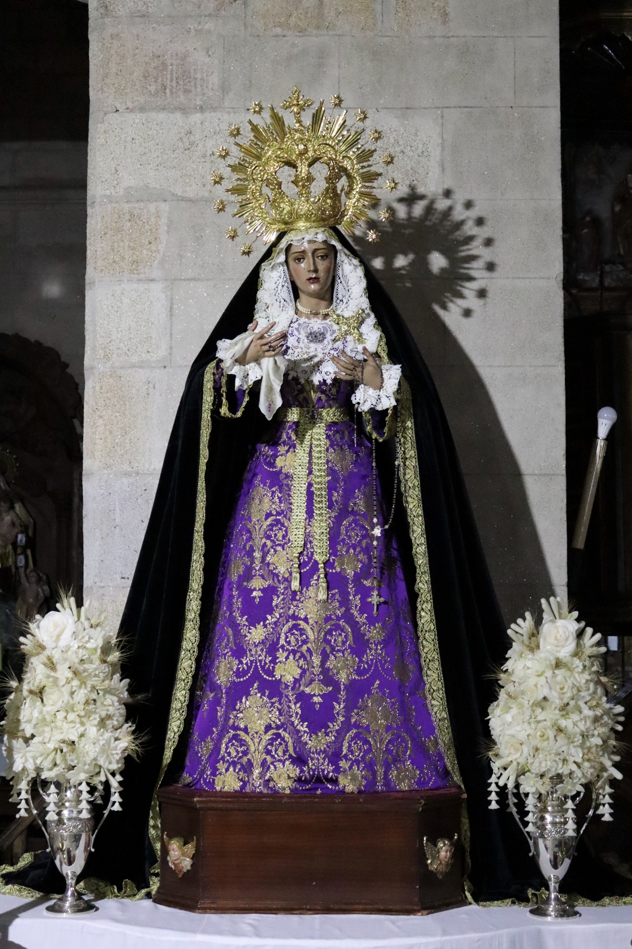 Saya de brocado morado. Foto Pedro Luis García Gómez