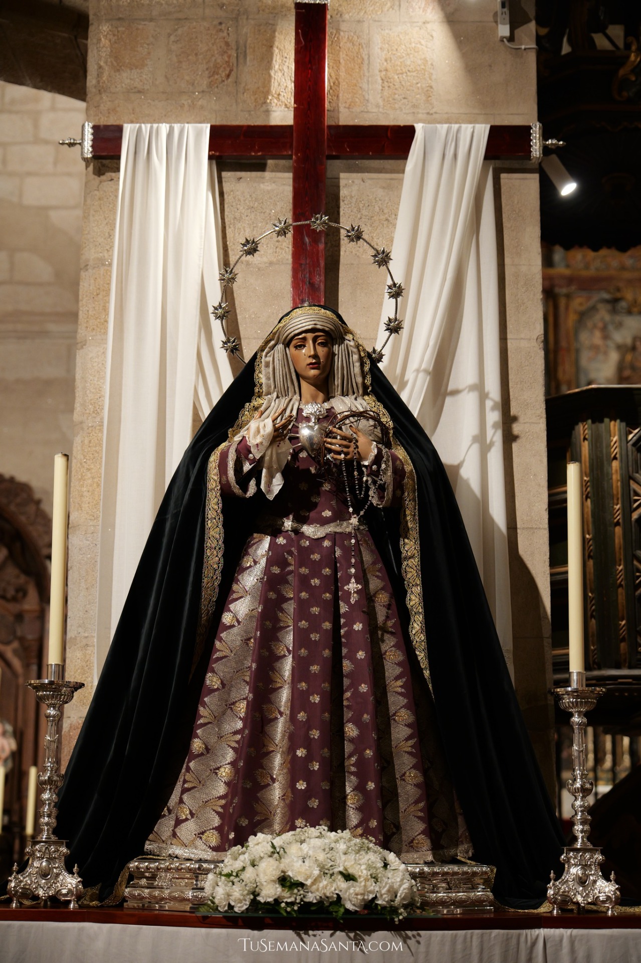 Saya morada. Foto TuSemanaSanta.com