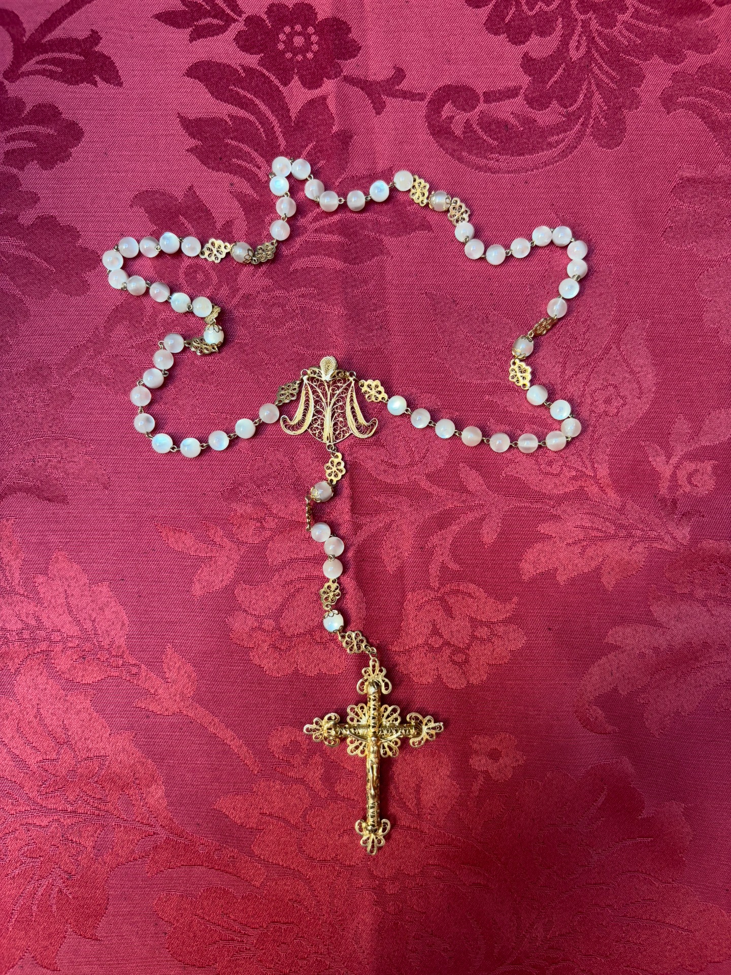 Rosario de filigrana de plata en su color y nácar